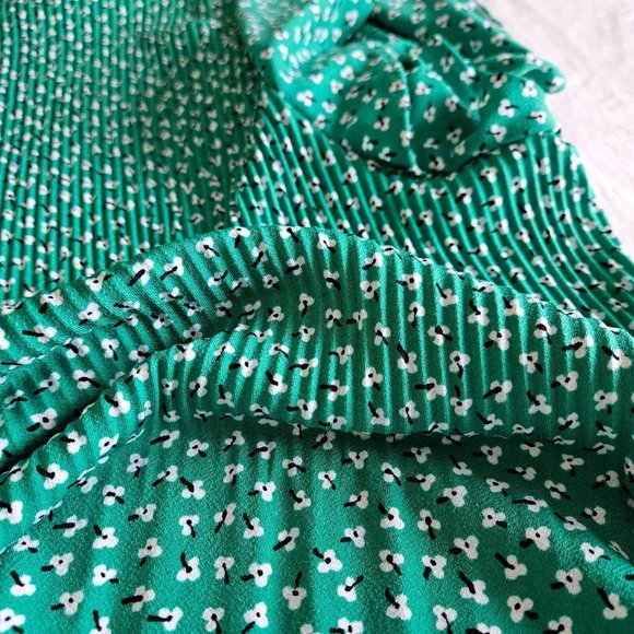 Adrianna Papell Tiered Flutter SS Green Ditsy Floral Print Top Plus Womens 2X - Picture 14 of 14